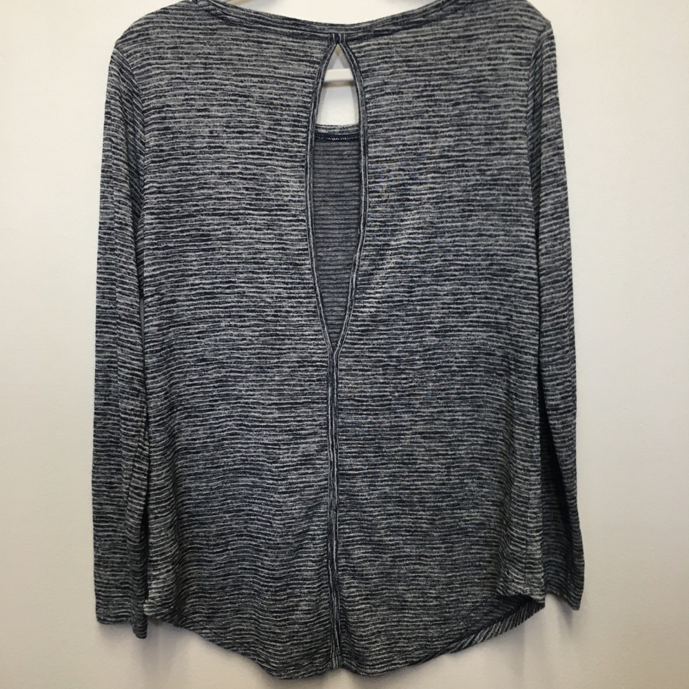 Athleta Space Dye Back Cutout Long Sleeve Top Medium Gray Athleisure Yoga Casual - Picture 11 of 14